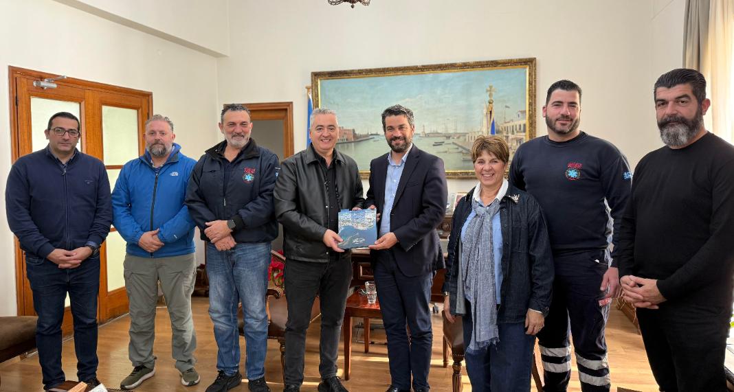 Στον Δήμαρχο Χανίων ο πρόεδρος του Σωματείου Εργαζομένων του ΕΚΑΒ