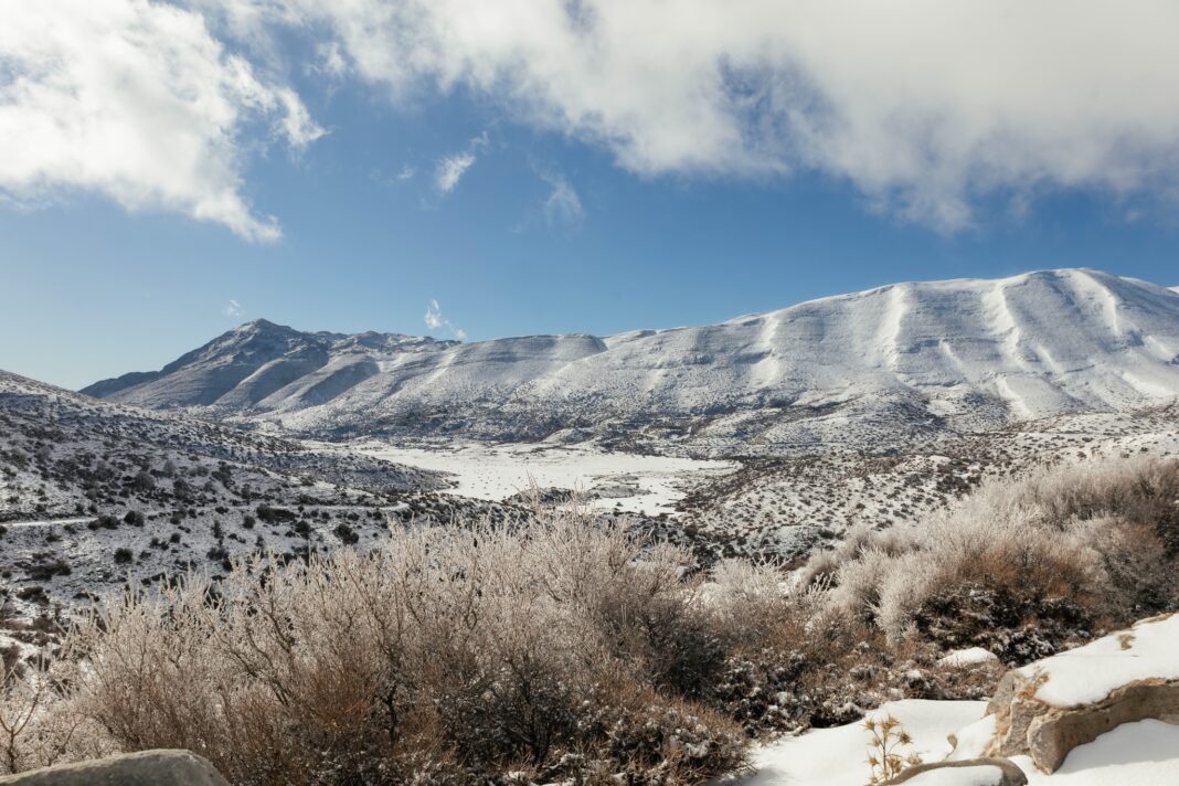 Καιρός: Σε εξέλιξη το τετραήμερο κύμα ουκρανικού ψύχους – Πού θα χιονίσει στην Κρήτη