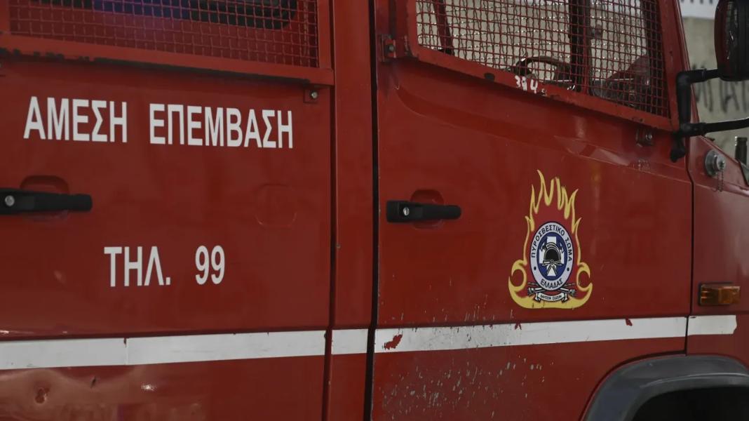 Υπό έλεγχο τέθηκε η πυρκαγιά σε επιχείρηση στο Κορωπί – Μεγάλες οι υλικές ζημιές