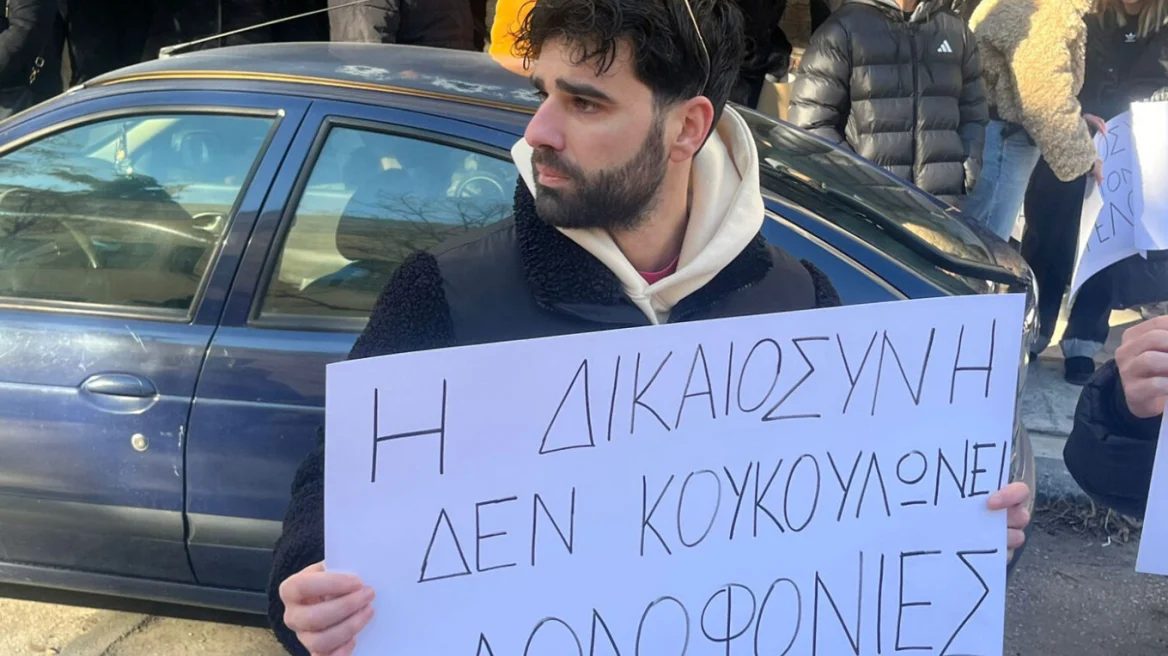 Τα χτυπήματα δεν μπορεί να έγιναν μόνο από ένα άτομο, λέει ο δικηγόρος της οικογένειας του 17χρονου που ξυλοκοπήθηκε μέχρι θανάτου στις Σέρρες