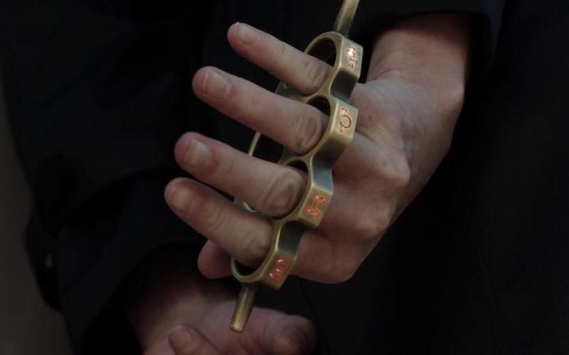 Χανιά: Με σιδερογροθιά και σφαίρες «πιάστηκε» 19χρονος