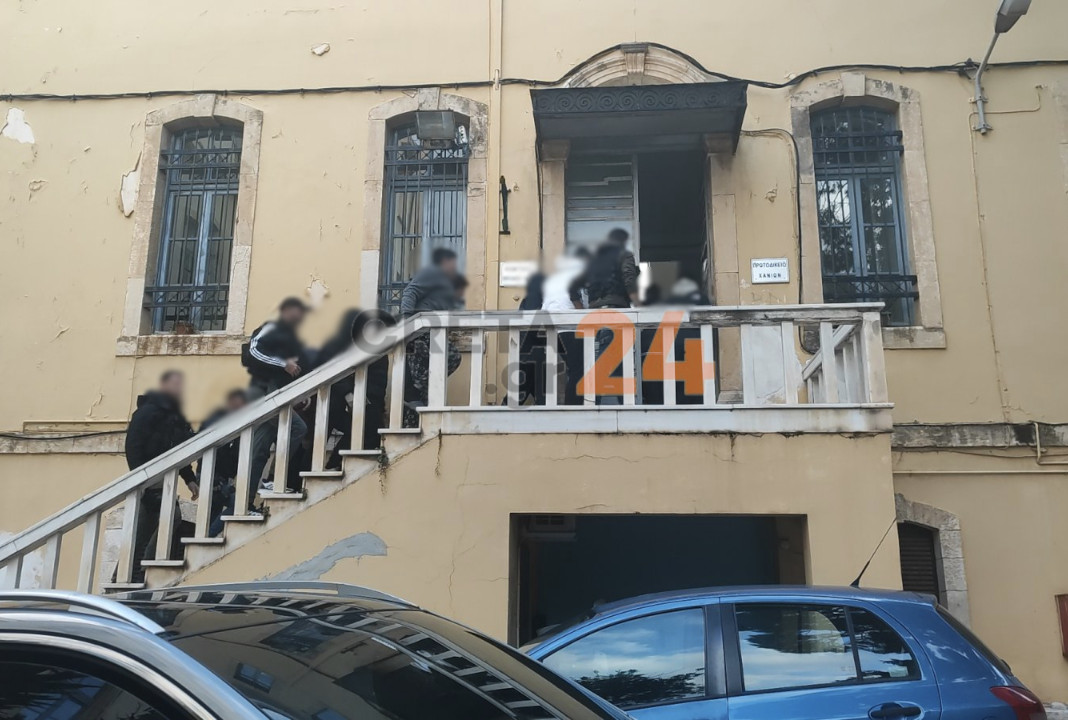 Xανιά: Απολογούνται τα 10 μέλη της συμμορίας που έκλεβε μοτοσικλέτες