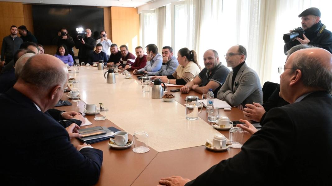 Χωρίς ΑΤΑΚ οι δηλώσεις για αγροτεμάχια έως 20 στρέμματα για το 2026 αποφασίστηκε στη σύσκεψη υπό τον Χατζηδάκη