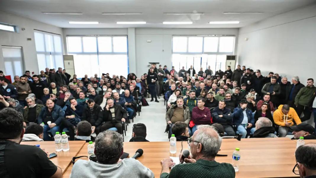 «Ναι» στον διάλογο με τον πρωθυπουργό είπε η πανελλαδική επιτροπή αγροτών