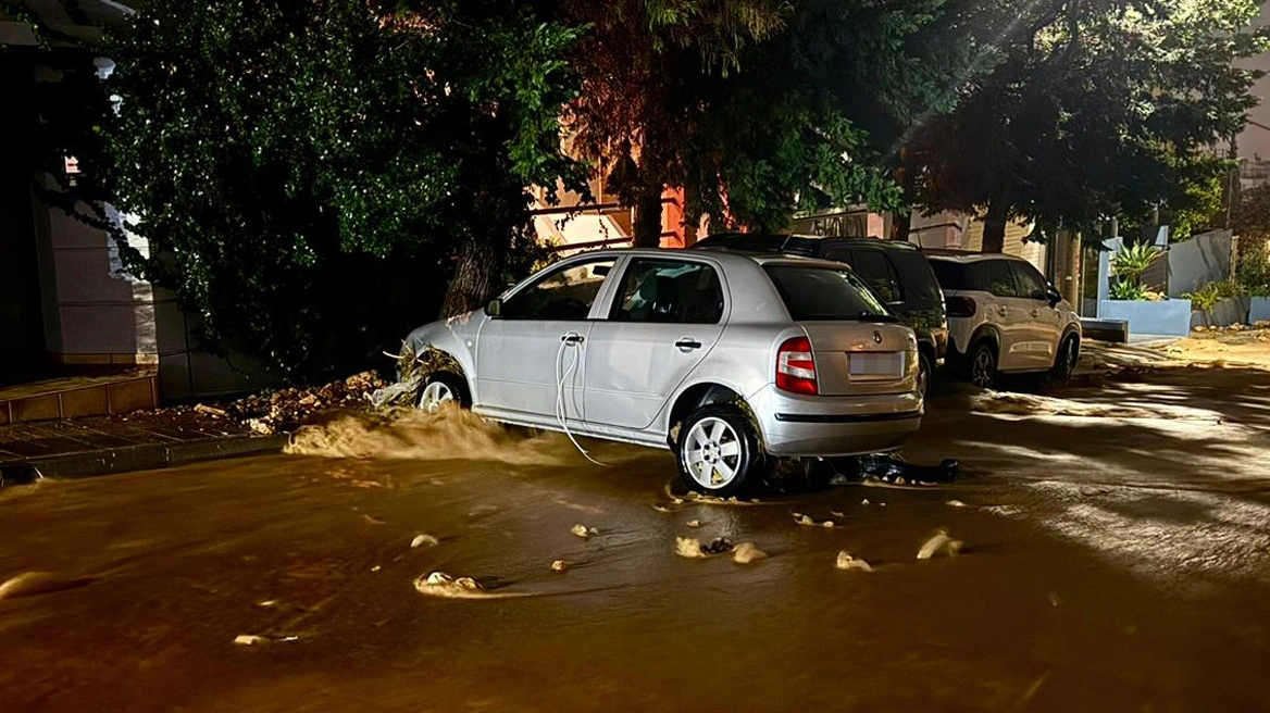 Κακοκαιρία: Δύο νεκροί – Εικόνες καταστροφής στην Αττική – Εκατοντάδες κλήσεις στην Πυροσβεστική, εγκλωβισμένοι οδηγοί