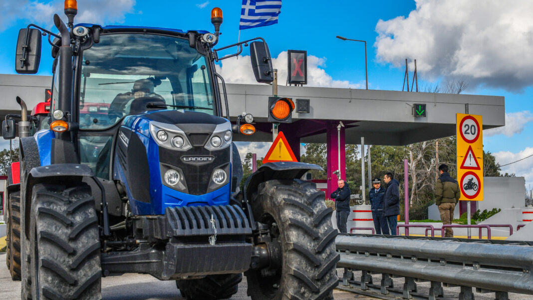 Αγρότες: «Τίτλοι τέλους» στα μπλόκα με σταδιακές αποχωρήσεις