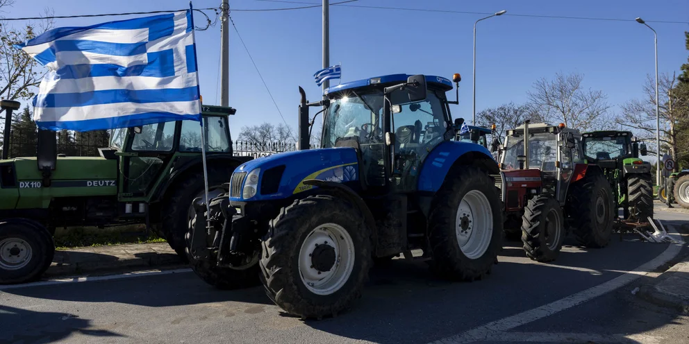 Αγρότες: Αν μας ικανοποιήσουν τα μέτρα, θα κάνουμε διάλογο – Αλλιώς, αποκλεισμός επ’ αόριστον των εθνικών οδών