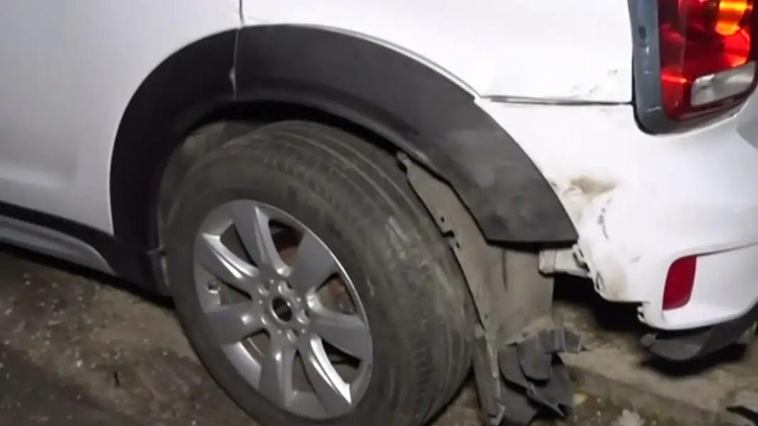 Κηφισιά: Μεθυσμένος οδηγός έπεσε σε δέντρο και χτύπησε πάνω από 7 παρκαρισμένα αυτοκίνητα