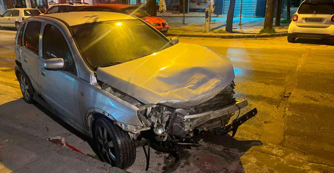 Θεσσαλονίκη: Μεθυσμένη 24χρονη χτύπησε 15 αυτοκίνητα, κατέληξε σε τζαμαρία
