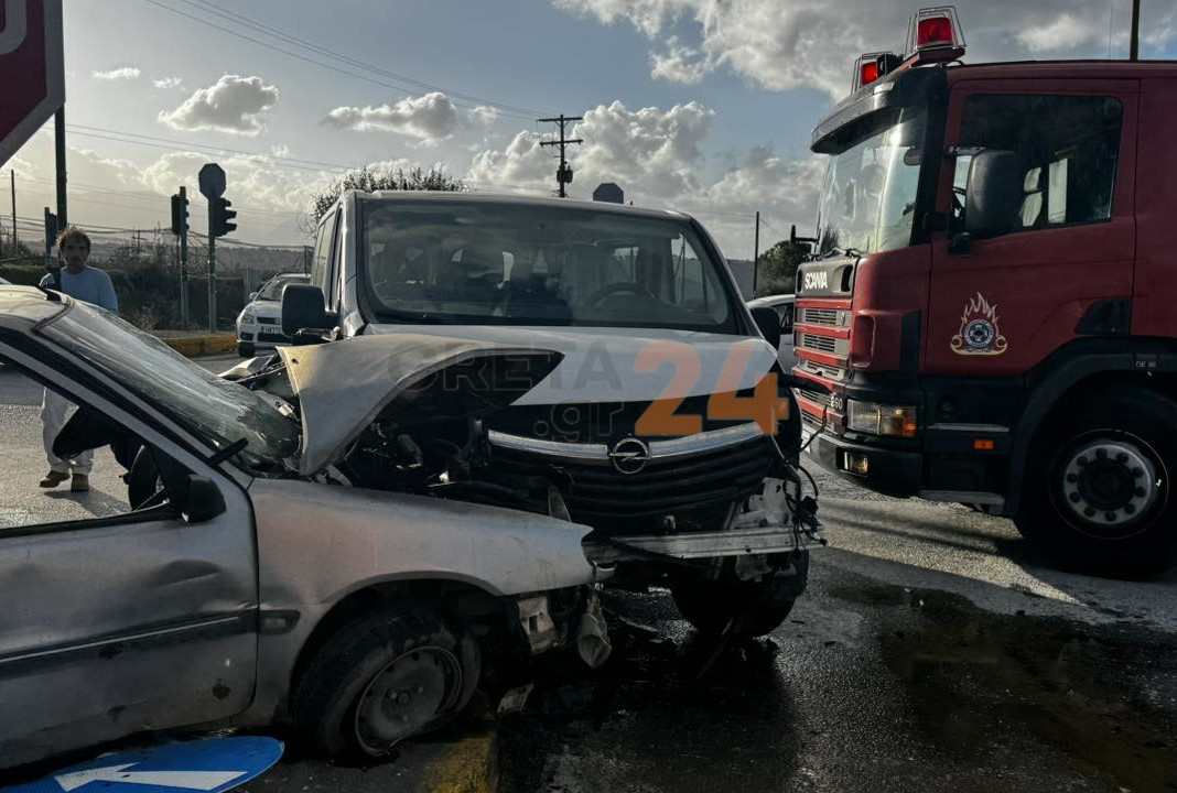 Ηράκλειο: Σφοδρή σύγκρουση οχημάτων – Εγκλωβίστηκε στο ΙΧ του ένας οδηγός