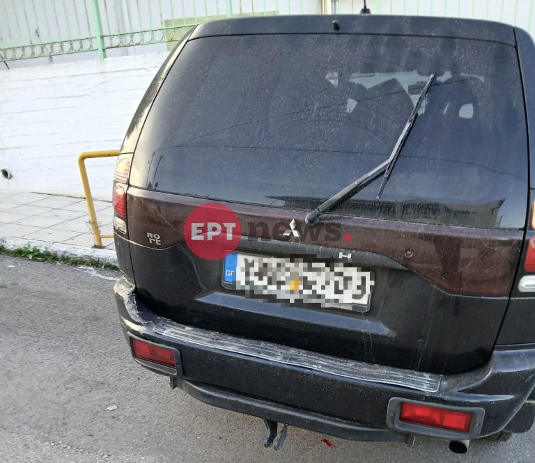 Χανιά: Μεθυσμένος οδηγός εμβόλισε ΙΧ με γονείς και παιδιά και «καρφώθηκε» στον μαντρότοιχο σχολείου