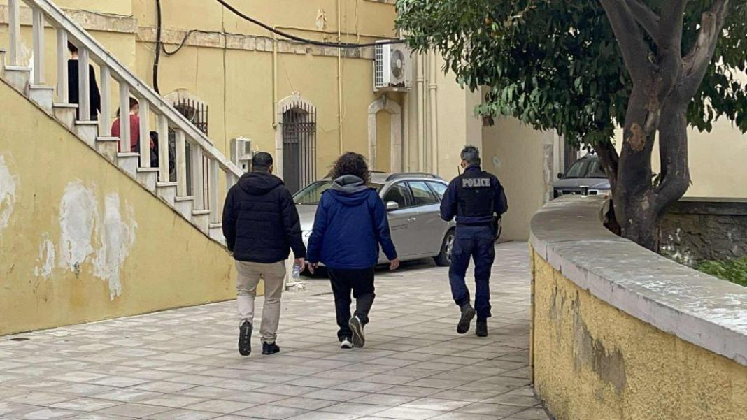 Χανιά: Κρατούμενος ο μεθυσμένος οδηγός που τράκαρε αυτοκίνητα με γονείς και παιδιά έξω από σχολείο