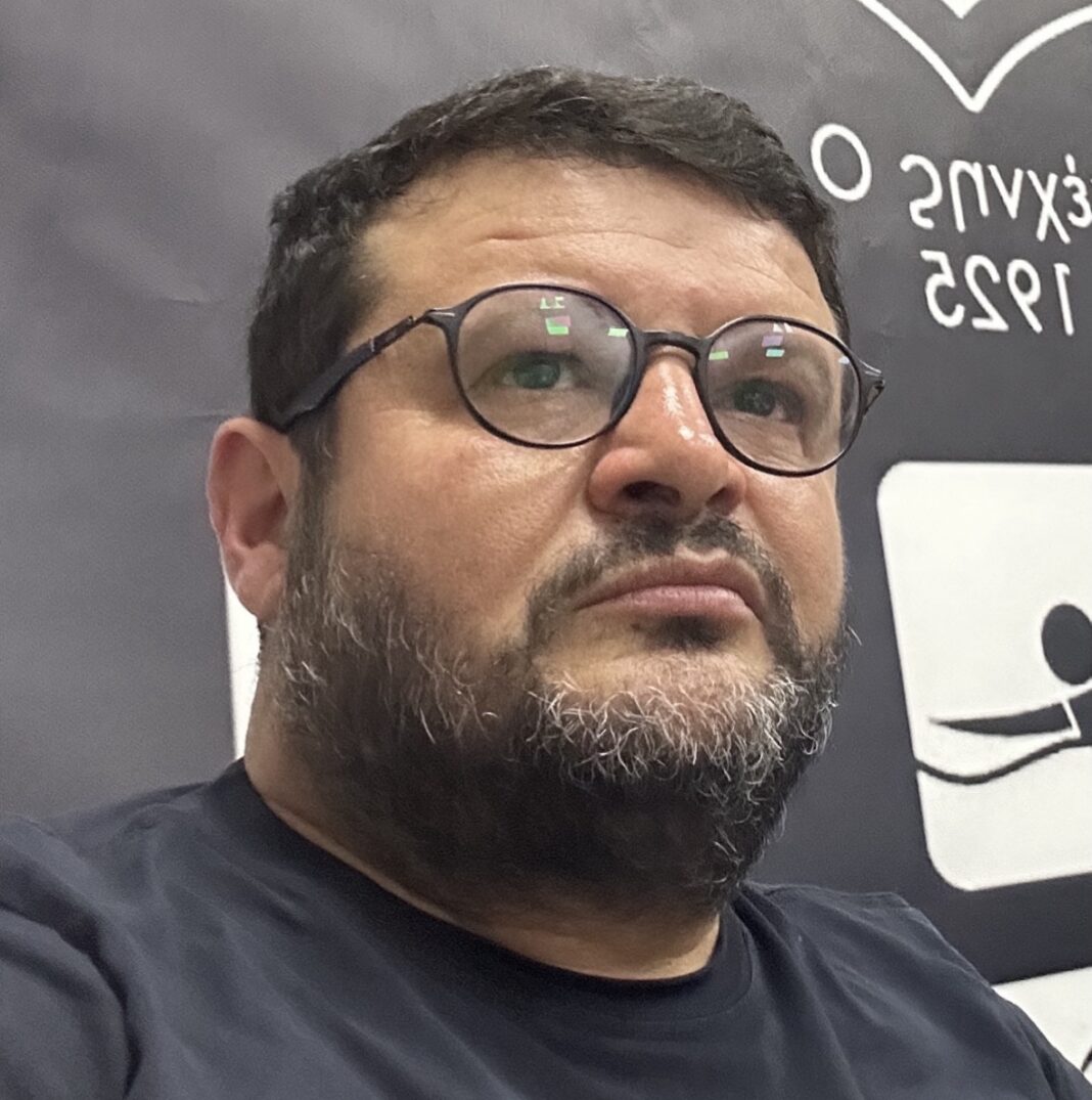 Στο πλευρό των κοριτσιών του ΟΦΗ ο Νίκος Τσαμπουράκης