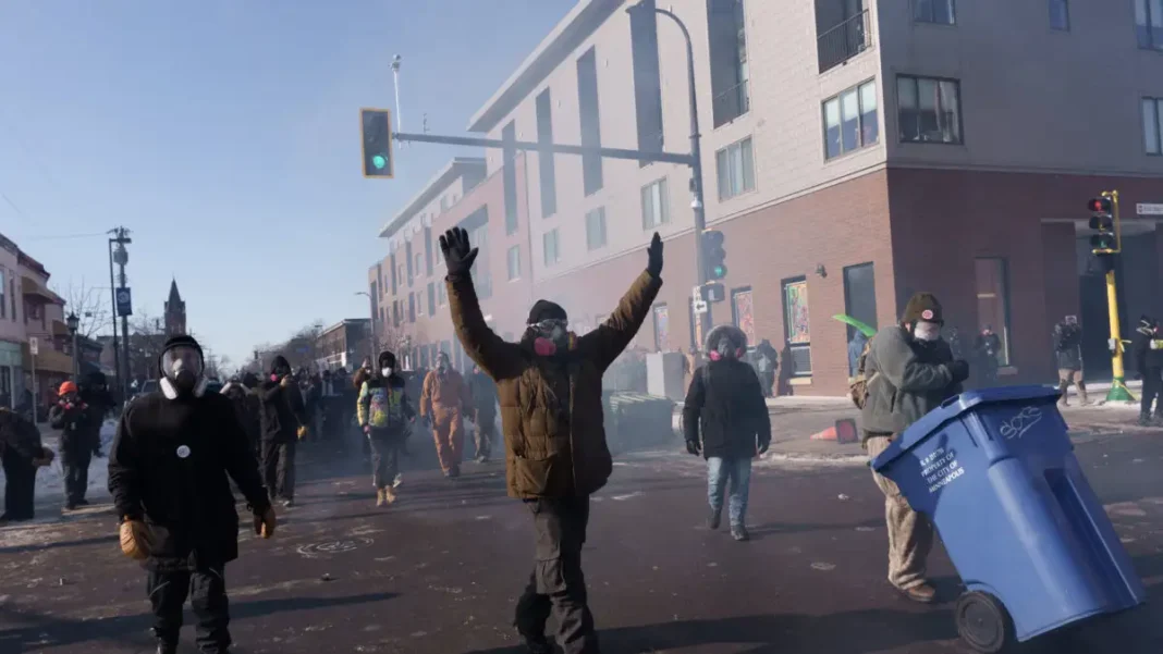 Η Μινεσότα «φλέγεται» μετά τη δολοφονία 37χρονου από πράκτορες της ICE