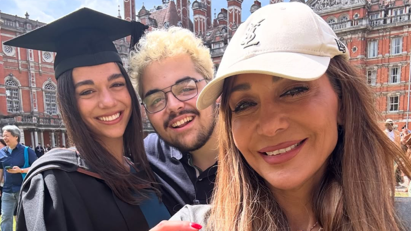 Η φωτογραφία της Δέσποινας Βανδή με τα παιδιά της