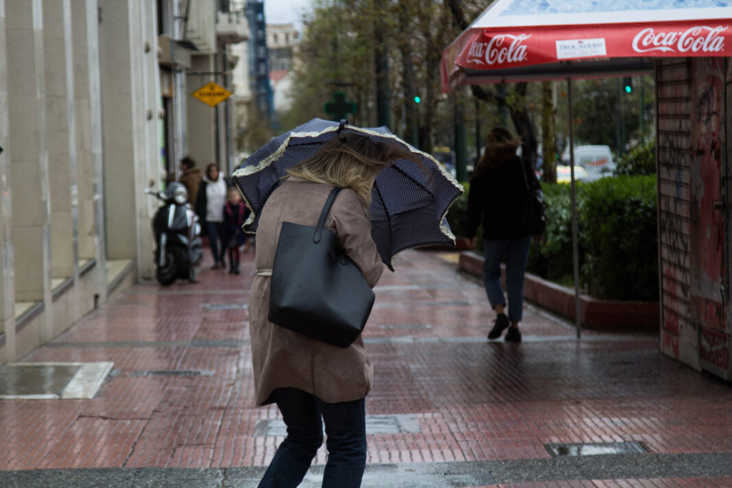 112 στην Αττική για περιορισμό των μετακινήσεων: Πώς θα κινηθεί η κακοκαιρία