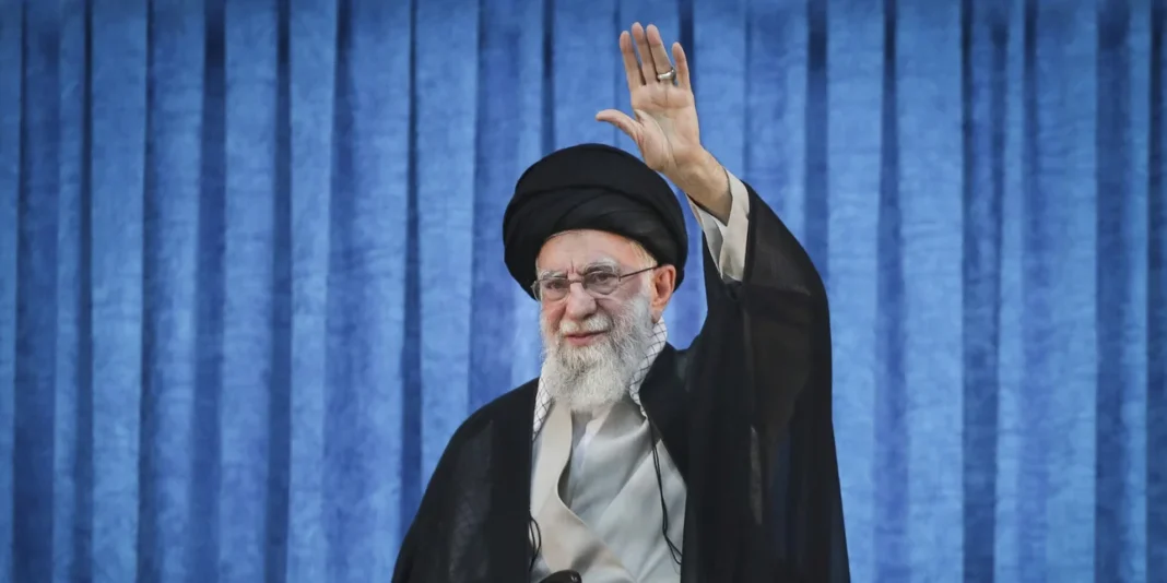 Χαμενεΐ: Ο αλαζόνας Τραμπ θα «πέσει» όπως ο σάχης, έχει τα χέρια του λερωμένα με αίμα