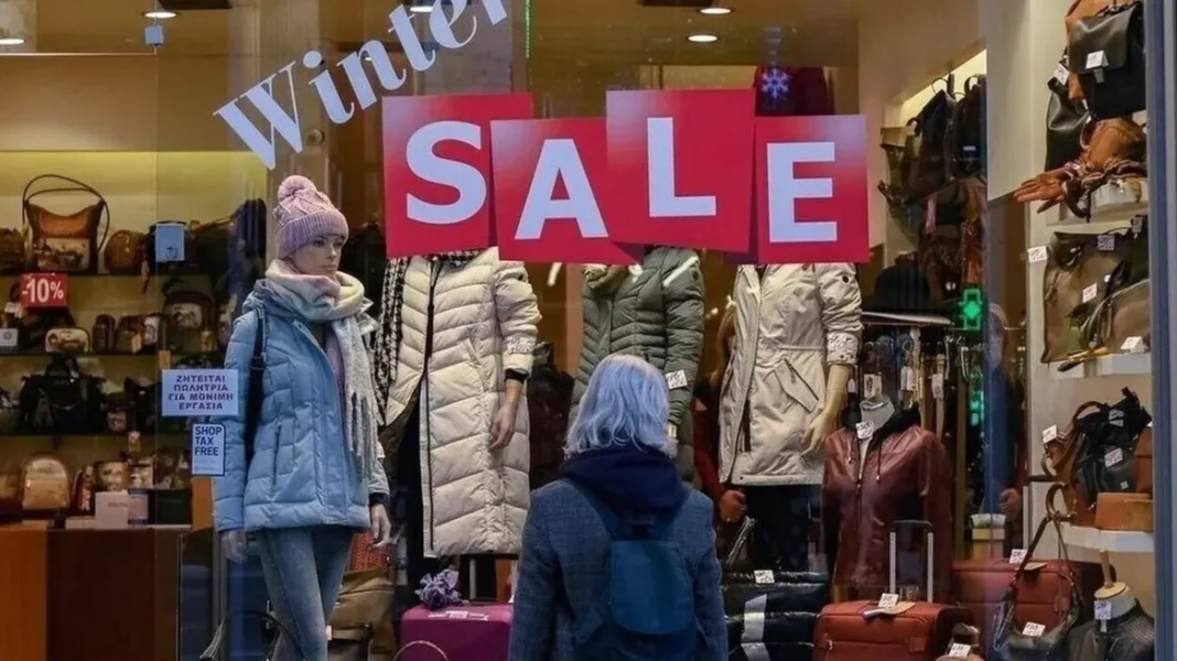 Χειμερινές εκπτώσεις: Ανοιχτά σήμερα τα καταστήματα – Το ωράριο, τι ισχύει με τα σούπερ μάρκετ