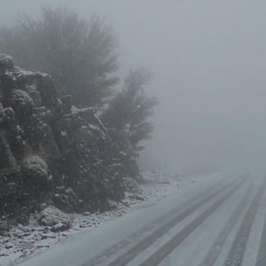 Το 2026 ήρθε με χιόνια στα ορεινά της Κρήτης – Δείτε βίντεο