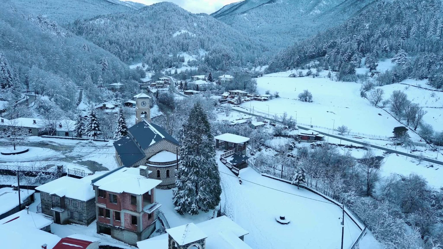 Η Ήπειρος ντύθηκε στα λευκά – Μαγευτικές εικόνες