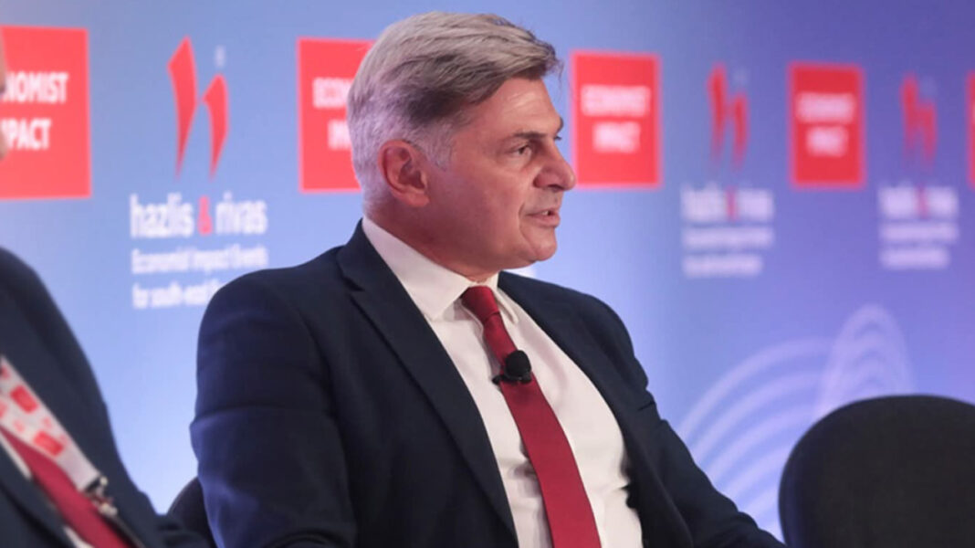 Φαραντούρης: Αν αποφασίσω να πορευτώ με την Καρυστιανού θα ενημερώσω αρμοδίως