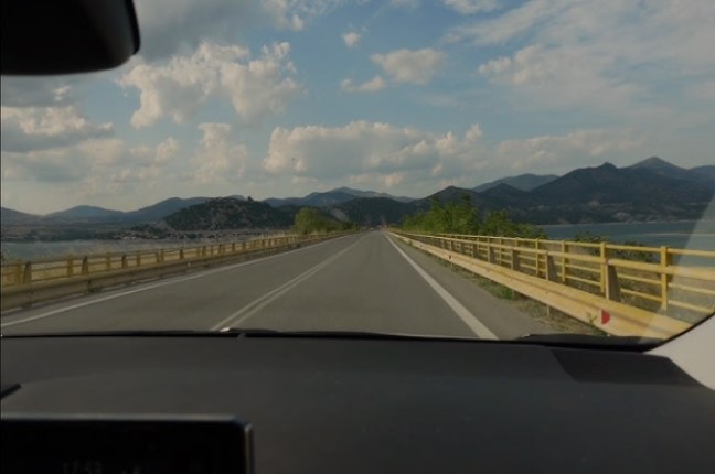 Μα απ’ το πολύ έως το λίγο… μακρύς ο δρόμος βγαίνει!