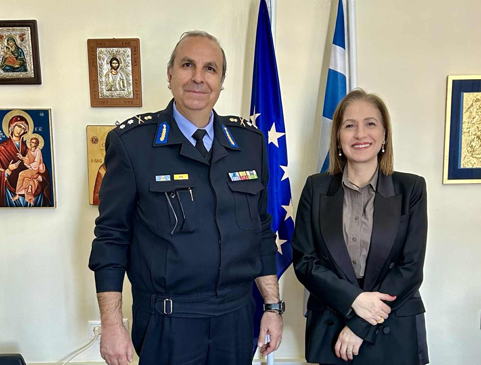 Με τον νέο Συντονιστή Πυροσβεστικών Επιχειρήσεων Βορείου, Νοτίου Αιγαίου και Κρήτης συναντήθηκε η Μ. Κοζυράκη