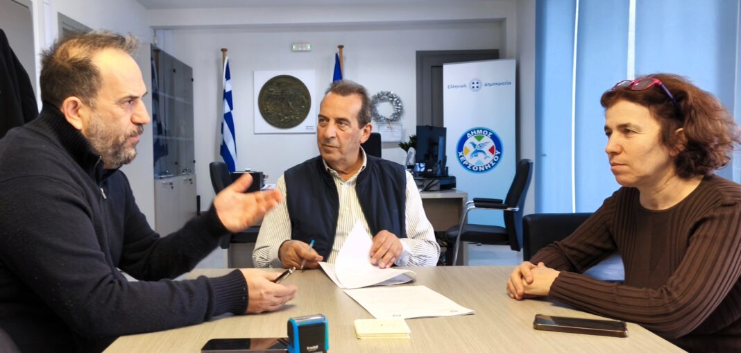 Δ. Χερσονήσου: Έπεσαν οι υπογραφές για την συντήρηση και αναβάθμιση οδών και κοινόχρηστων χώρων